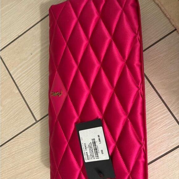 Brand new Saint Laurent
Sade Puffer Satin Envelope Clutch - Picture 2 of 12